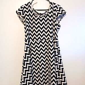 Pine, Chevron Print Dress. Size XL.